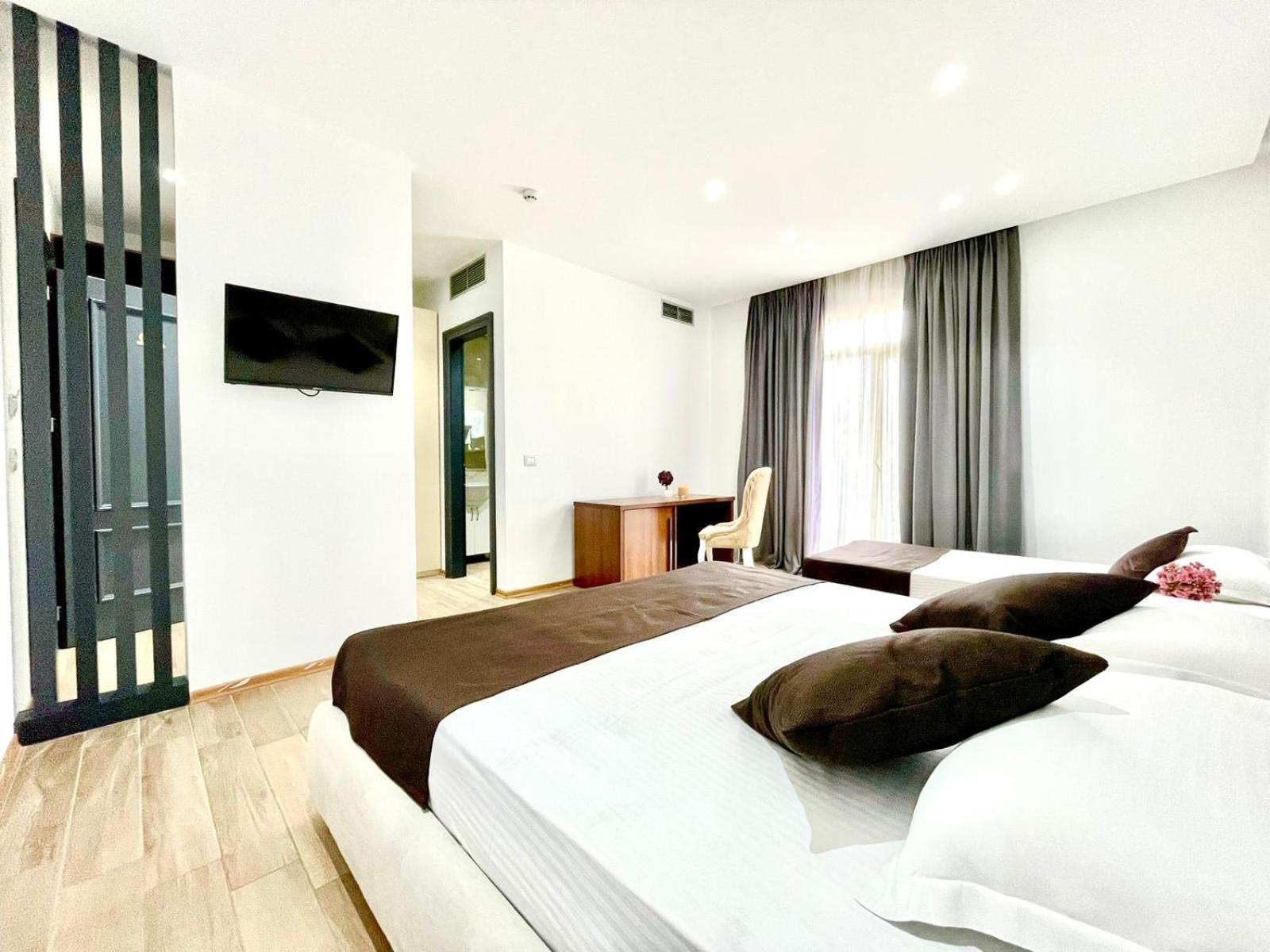 Amh Hotel Durres Luaran gambar