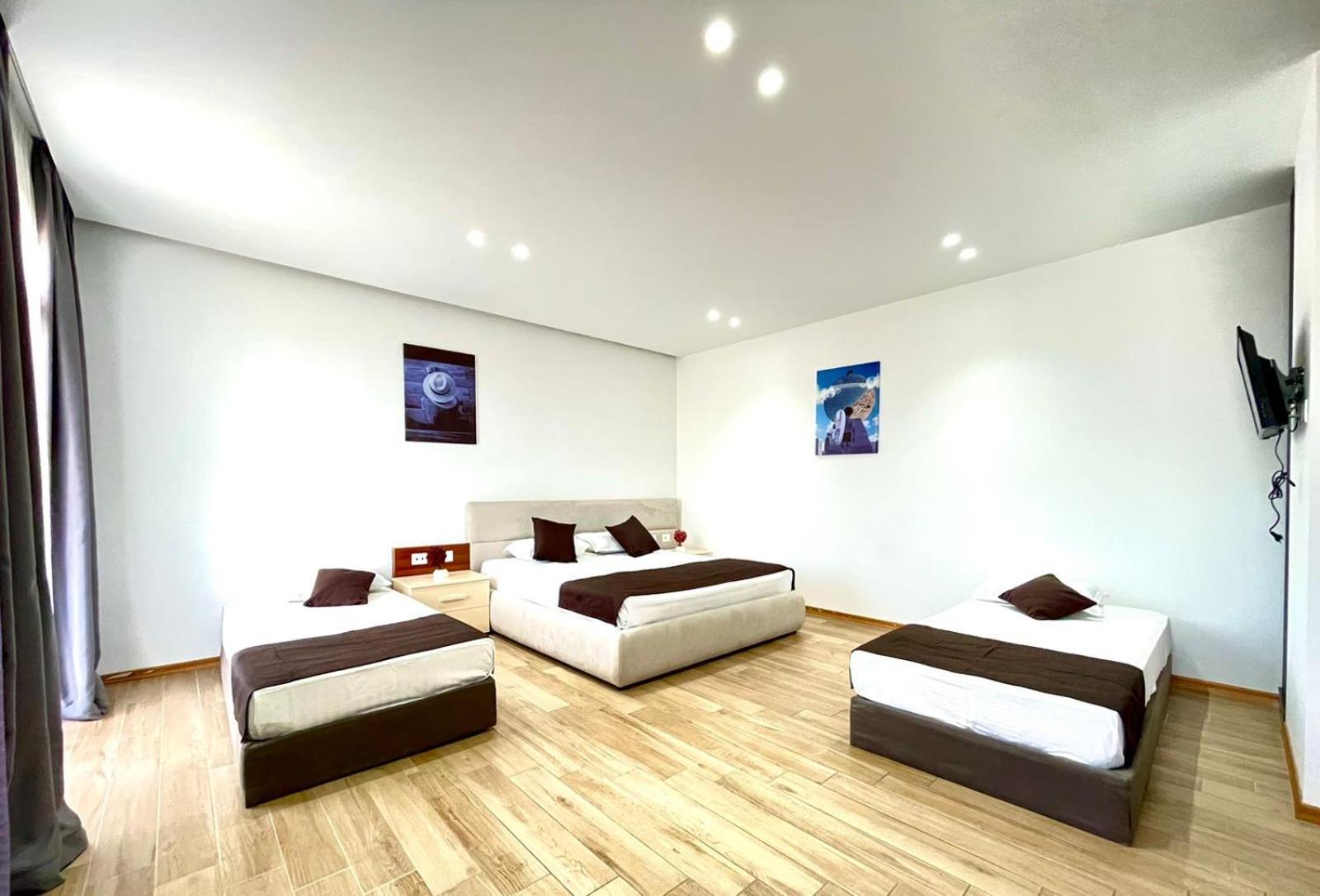 Amh Hotel Durres Luaran gambar